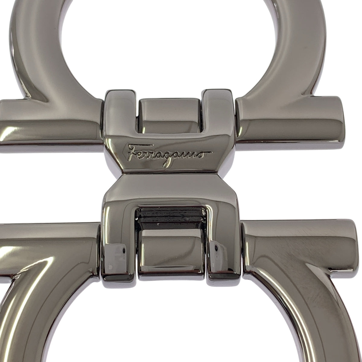 Salvatore Ferragamo | Gancini 皮帶扣 |