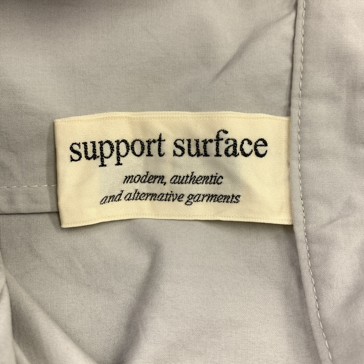 SUPPORT SURFACE / サポートサーフェス | フリル装飾 ノースリーブ ティアード シャツワンピース |