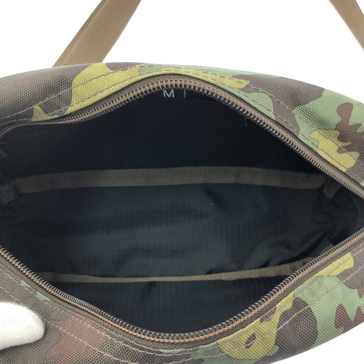 GREGORY / 그레고리 | 총 무늬 위장 위장 로고 패딩 숄더백 / 유니섹스 | M | 카키 | 남성