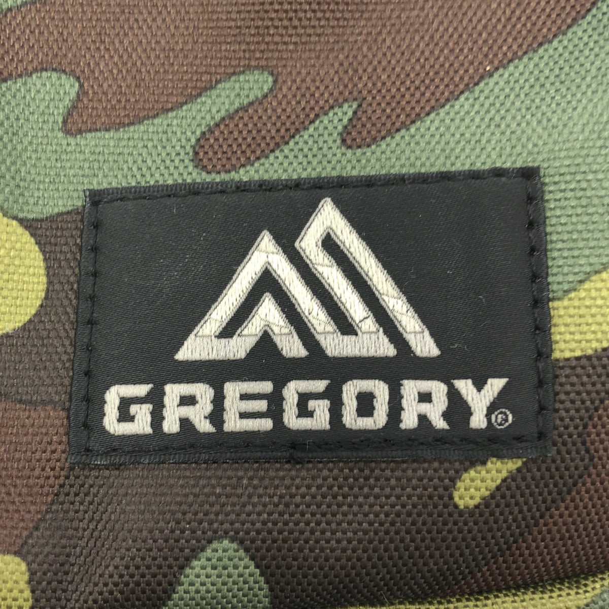 GREGORY / 그레고리 | 총 무늬 위장 위장 로고 패딩 숄더백 / 유니섹스 | M | 카키 | 남성