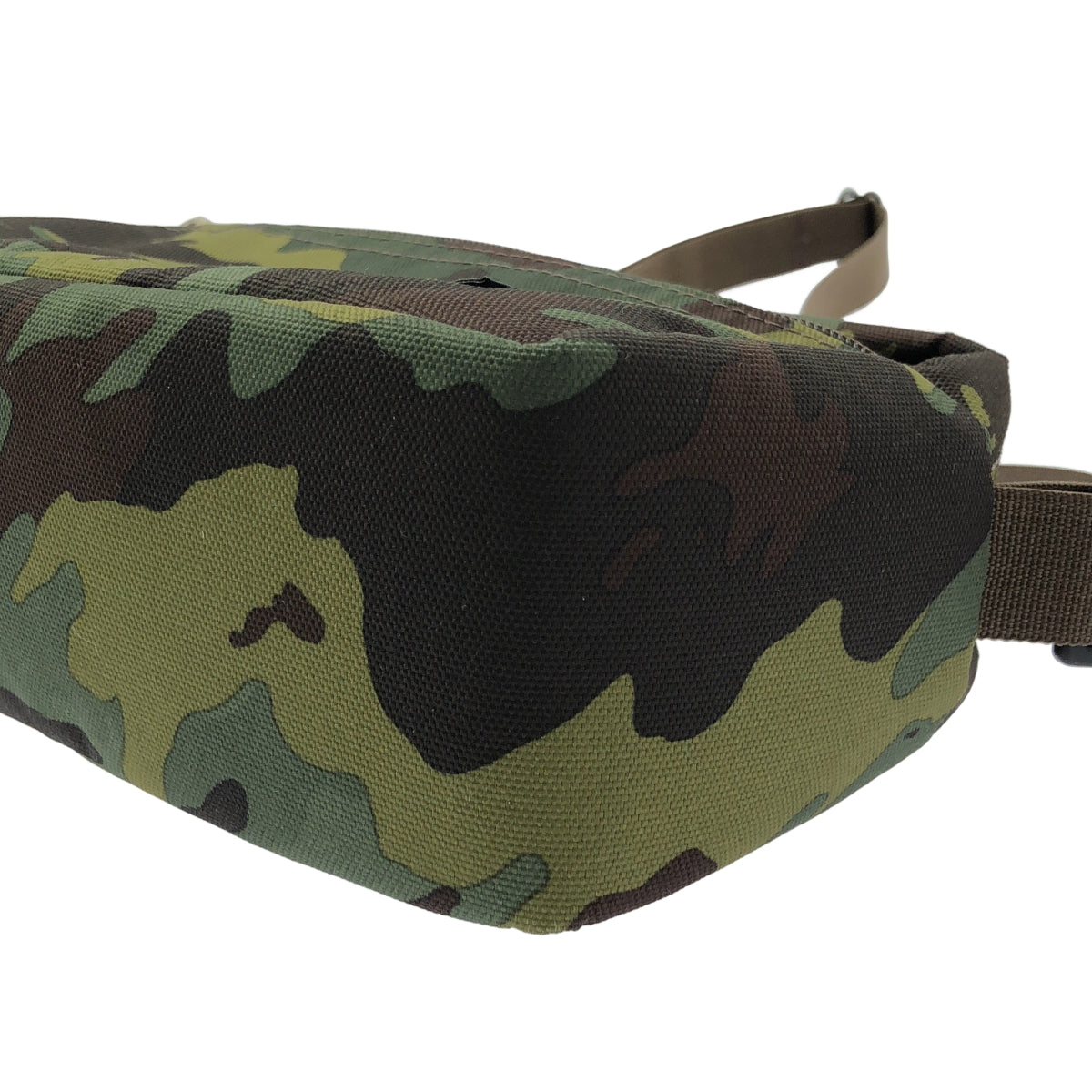 GREGORY / 그레고리 | 총 무늬 위장 위장 로고 패딩 숄더백 / 유니섹스 | M | 카키 | 남성