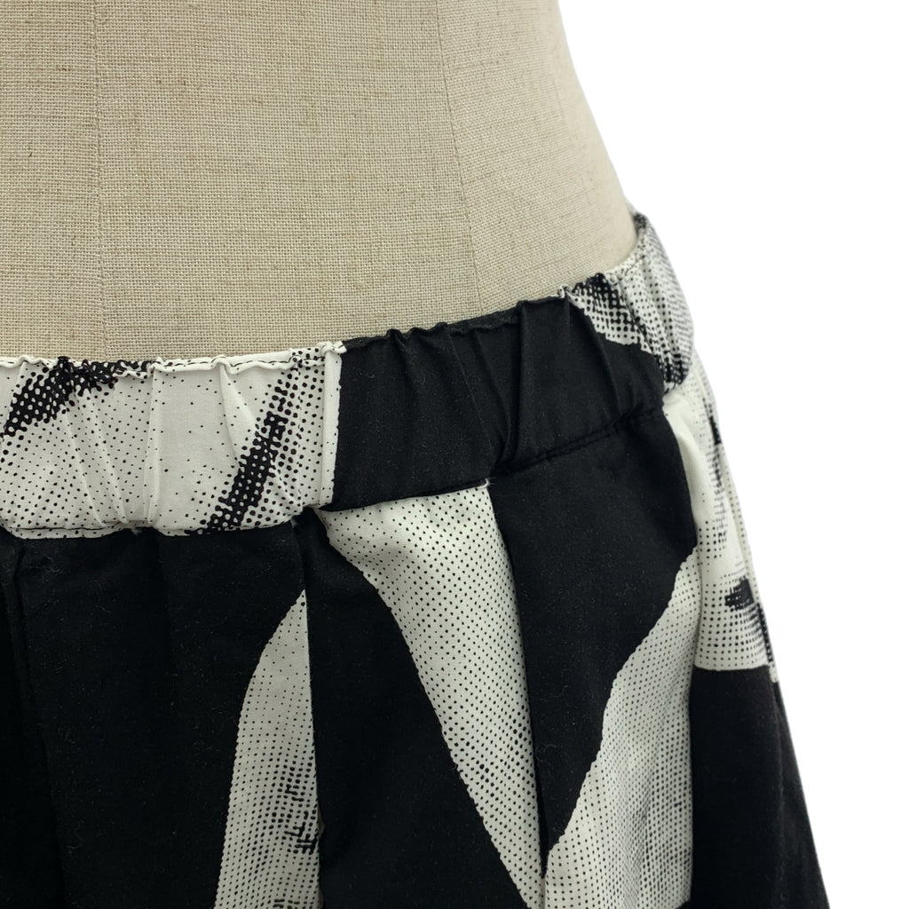 【美品】  COMME des GARCONS / コムデギャルソン | 2022SS | 総柄 オーバーシルエットドローストリング スカート | S | ブラック/ホワイト | レディース