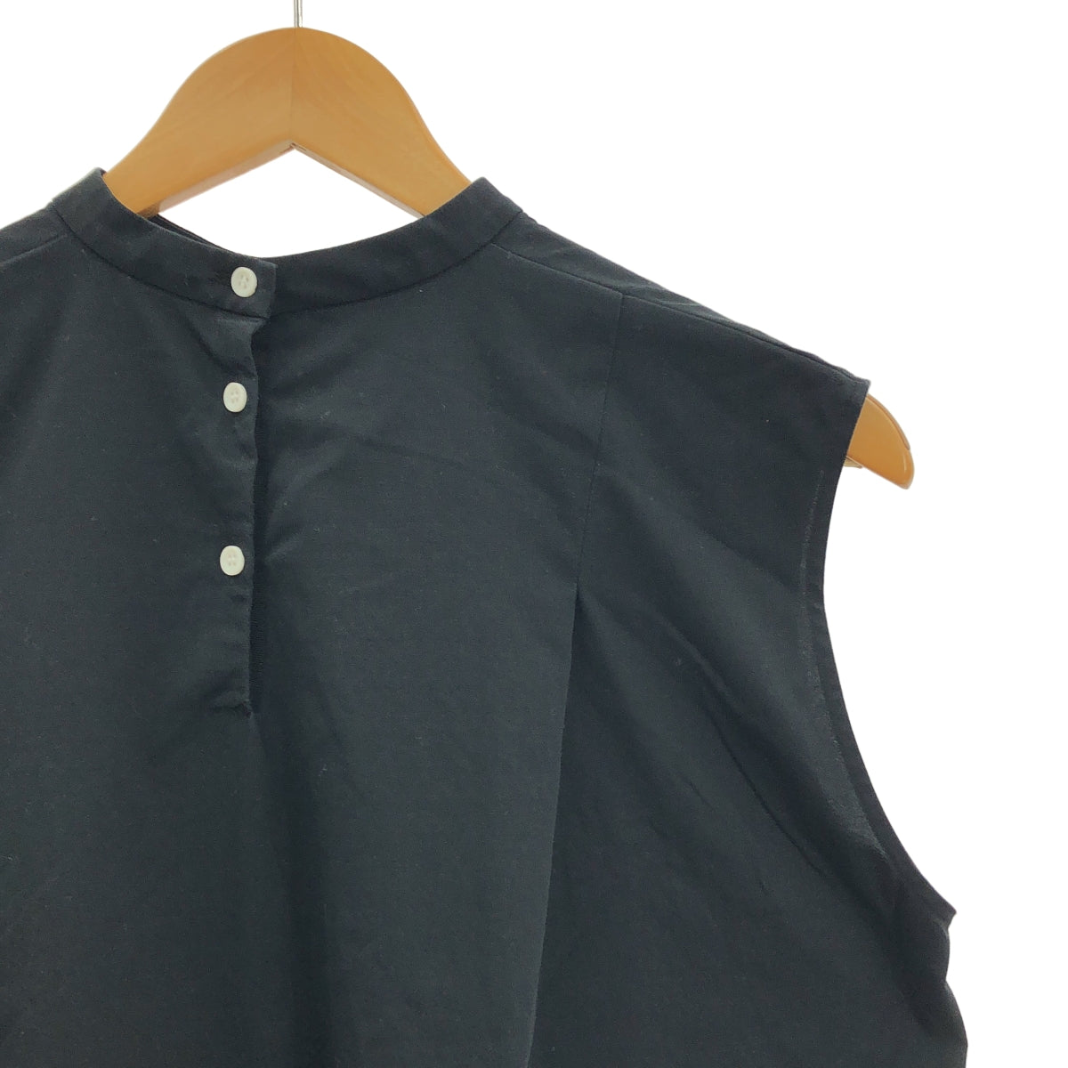 LOHEN / ローヘン | スタンドカラー スリーブレス カットソー | F |