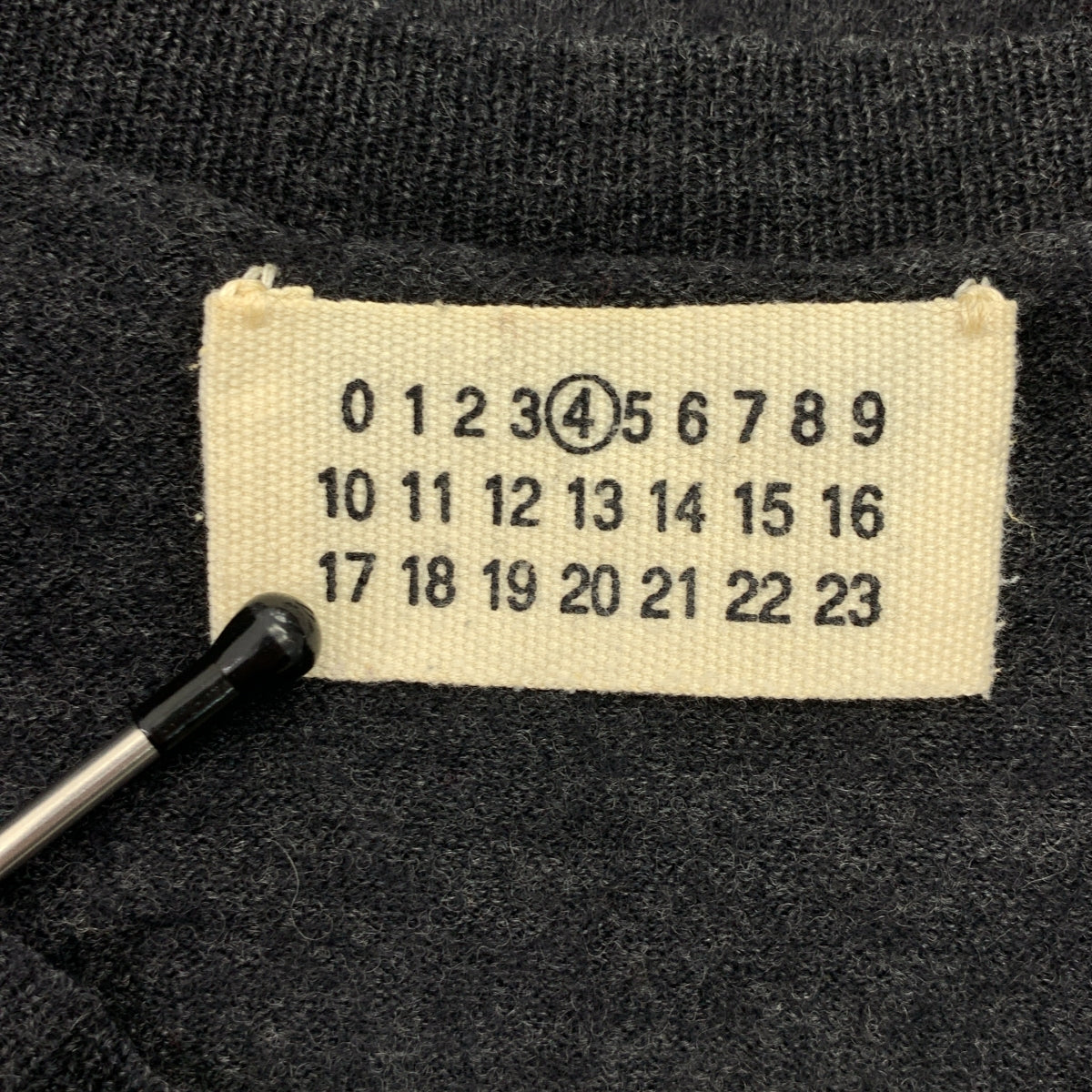 Martin Margiela | 2004 秋冬系列 | Kokonoe / 羊絨絲質V領毛衣 | S碼 | 女款