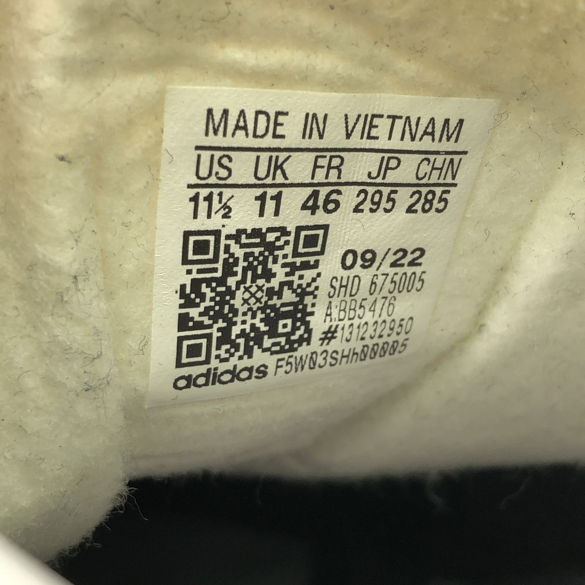 阿迪達斯 | 2022 | GAZELLE 絨面革運動鞋 | 29.5 | 黑/白 | 男款