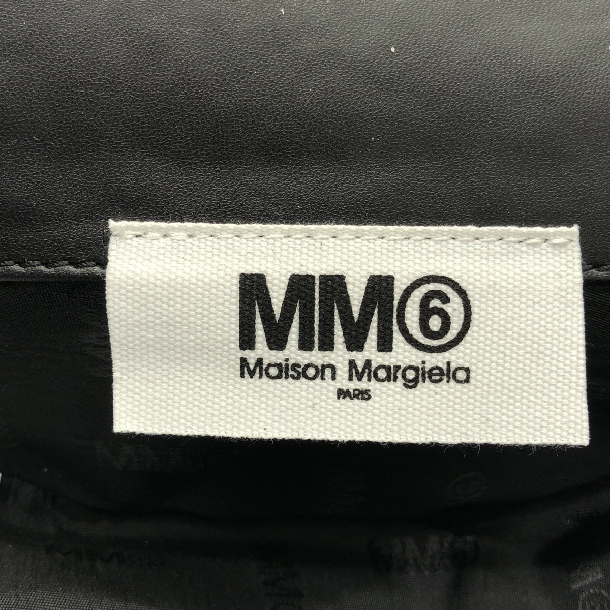 MM6 Maison Margiela / 엠엠 식스 메종 마르젤라 | 2020AW | 양각 로고 하프 문 숄더백 |