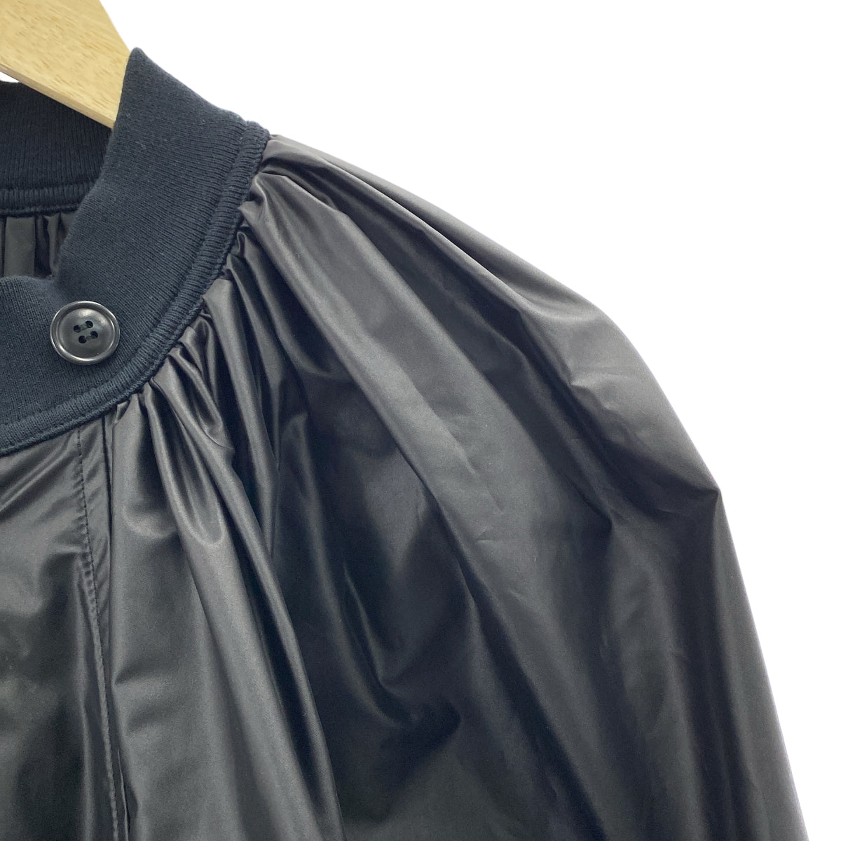 [近新] JUNYA WATANABE | 2023 春夏系列 | 褶皺飛行外套 | S 碼 | 黑色 | 女款