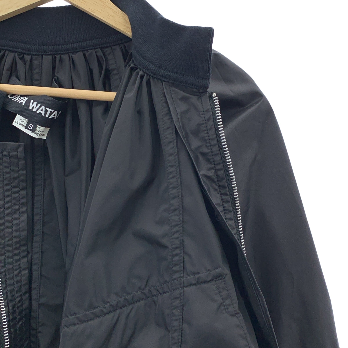 [近新] JUNYA WATANABE | 2023 春夏系列 | 褶皺飛行外套 | S 碼 | 黑色 | 女款