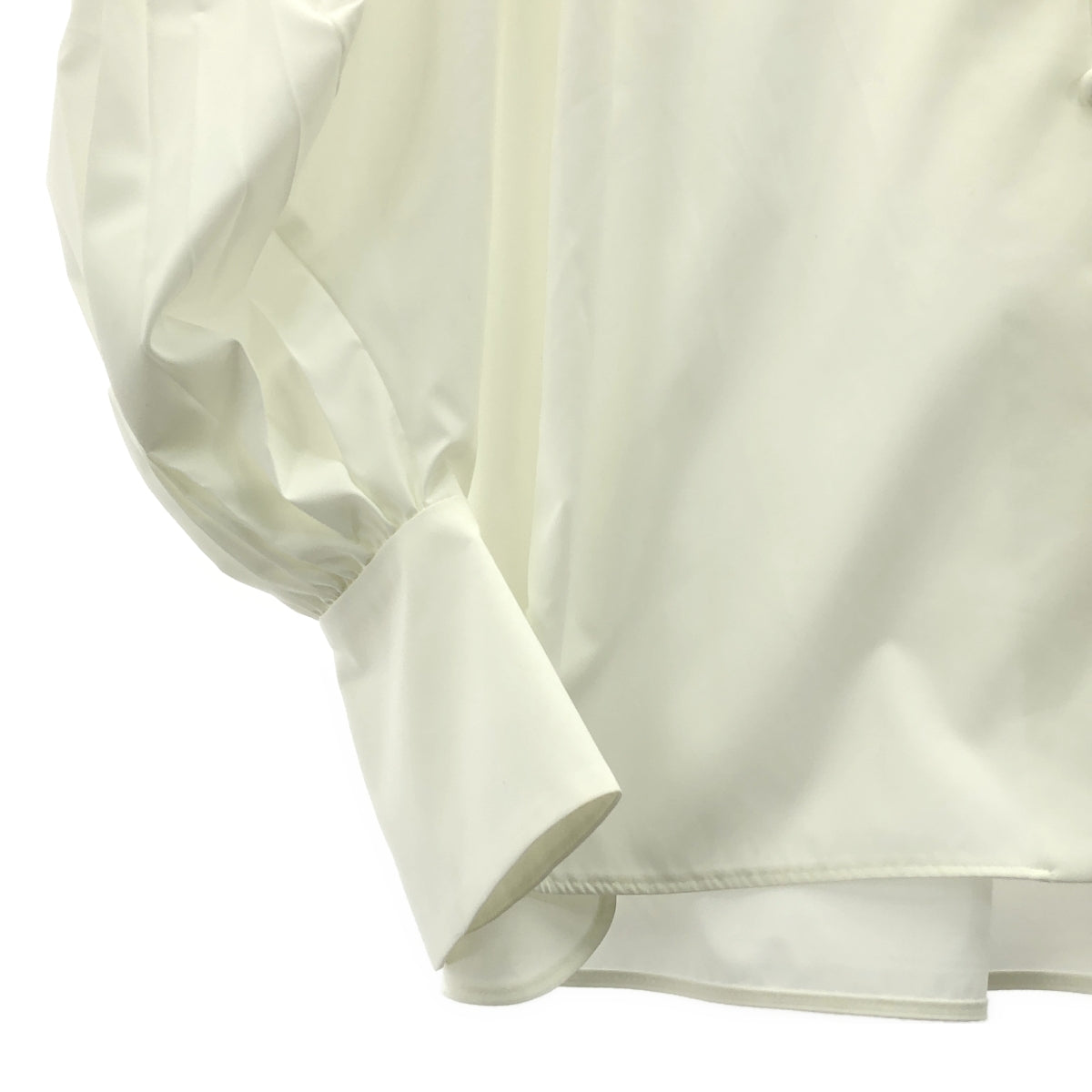 [狀況極佳] Mame Kurogouchi | 弧形褶襯衫 | 尺寸 1 | 白色 | 女款