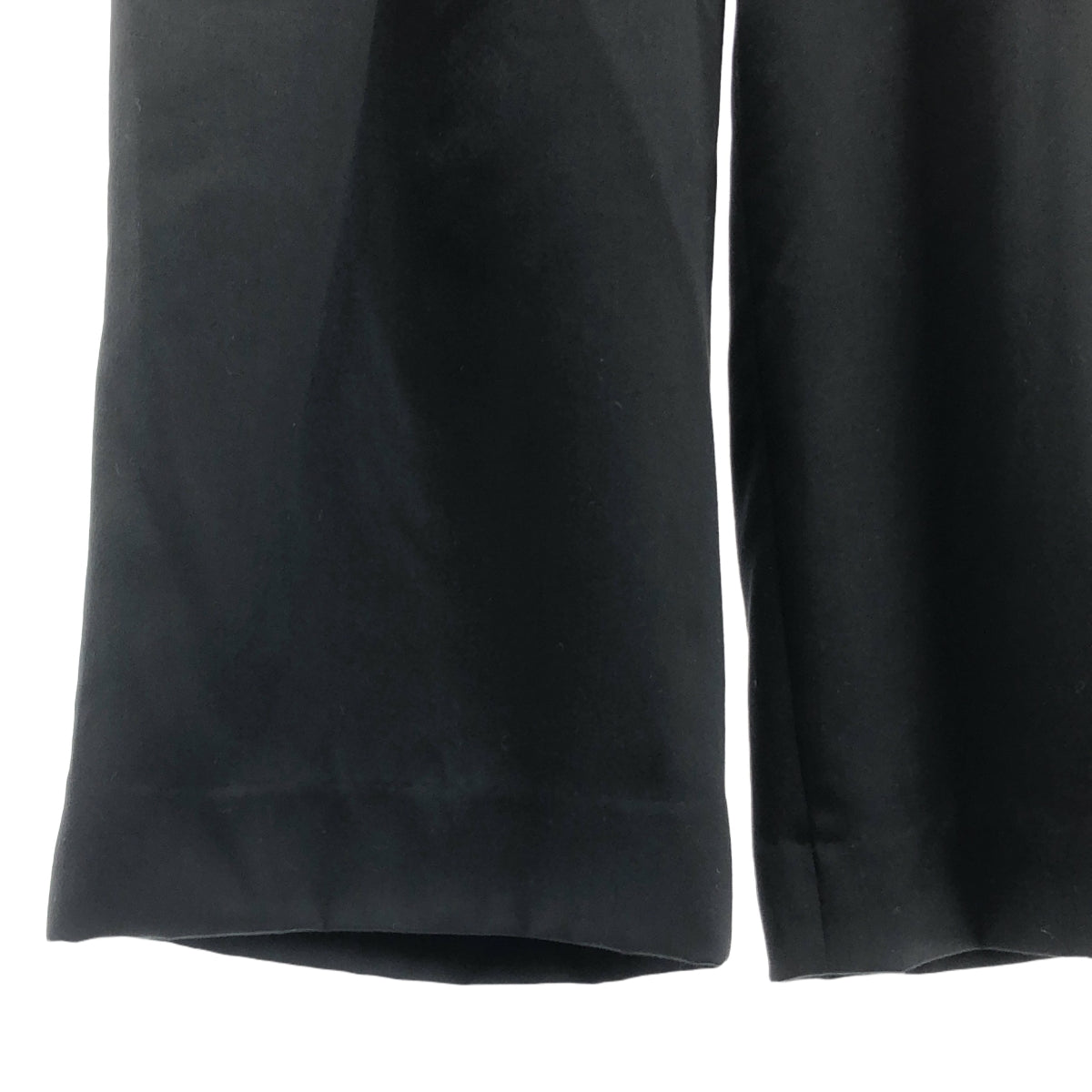 【美品】  MARKAWARE / マーカウェア | CASHMERE SATIN TRIPLE PLEATED WIDE TROUSERS カシミヤ サテン トリプル プリーツ ワイドパンツ | 1 | ブラック | メンズ