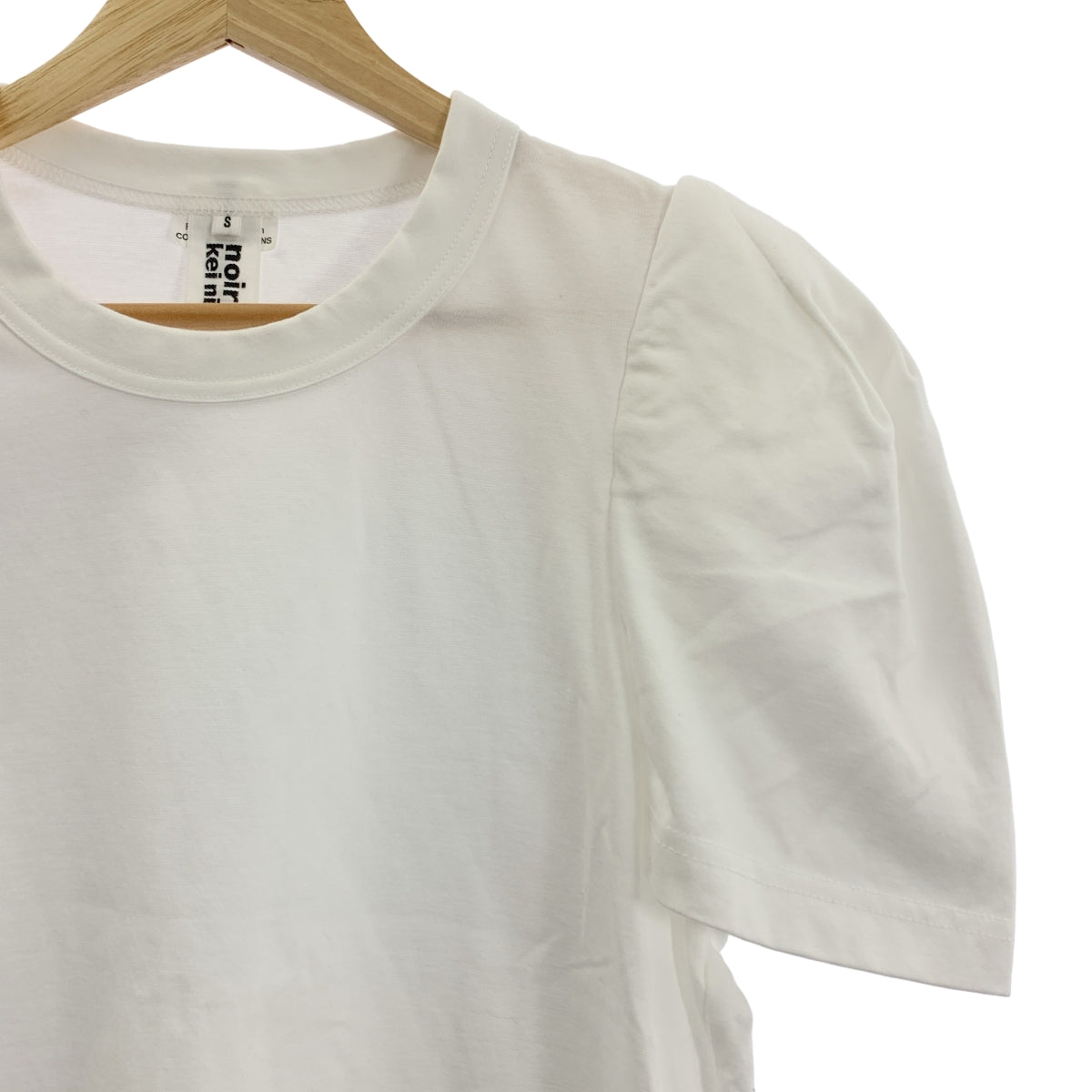 noir kei ninomiya / 느와르 케이니노미야 | 2025SS | 코튼 퍼프 파워 슬리브 크루넥 컷소우 | S | 남성