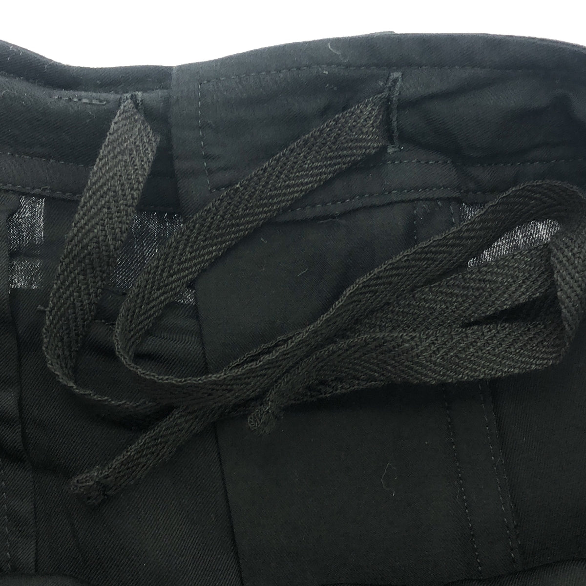 【미품】 Y's / 와이즈 요우지야마모토 | 2025SS | 4OZ CU / DUNGAREE TWILL WRAPT PLEATED PANTS / 비대칭 드로우 스트링 와이드 팬츠 | 2 | 블랙 | 여성