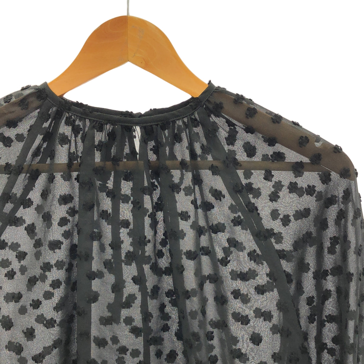 Tomorrowland BALLSEY | 2024SS | 圓點花朵提花寬鬆褶皺套頭衫 | 36 | 黑色 | 女款