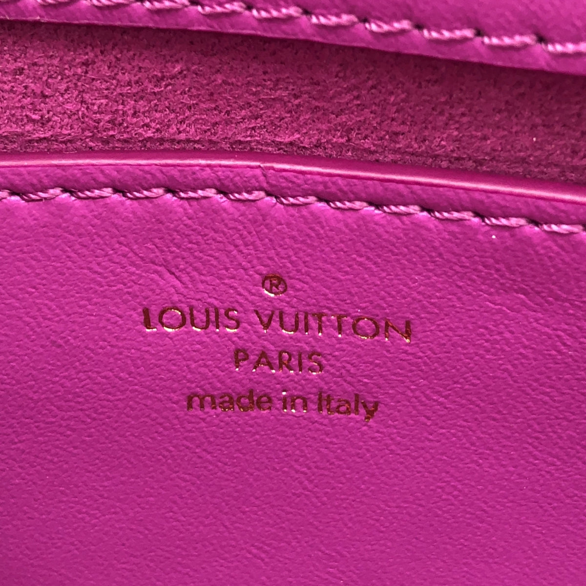 Louis Vuitton / 루이비통 | M59588 / 포셰트 트위스트 EW 가죽 플랩 숄더백 |