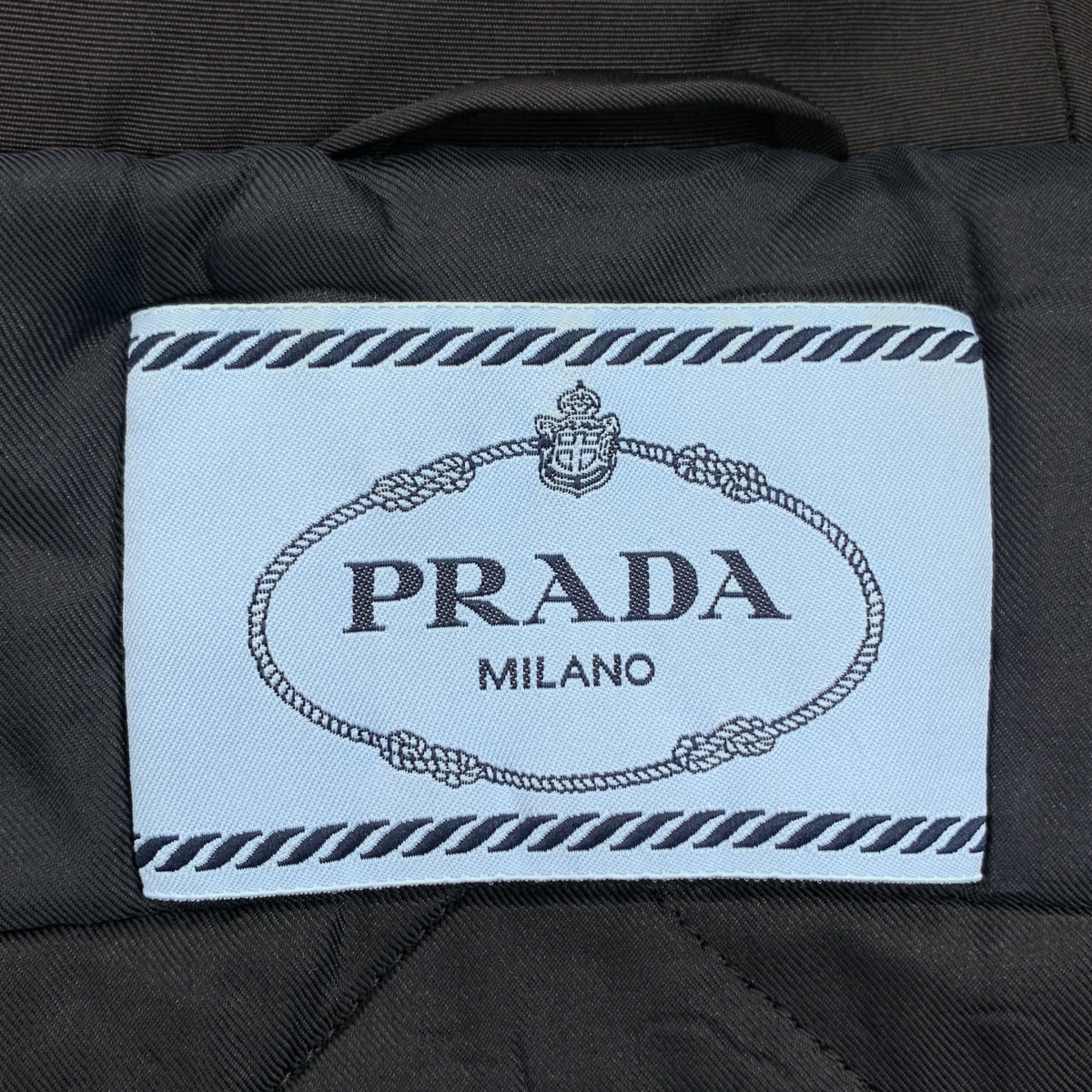 PRADA | 尼龍腰帶連帽外套，全絎縫襯裡 | 尺寸 36 | 女款
