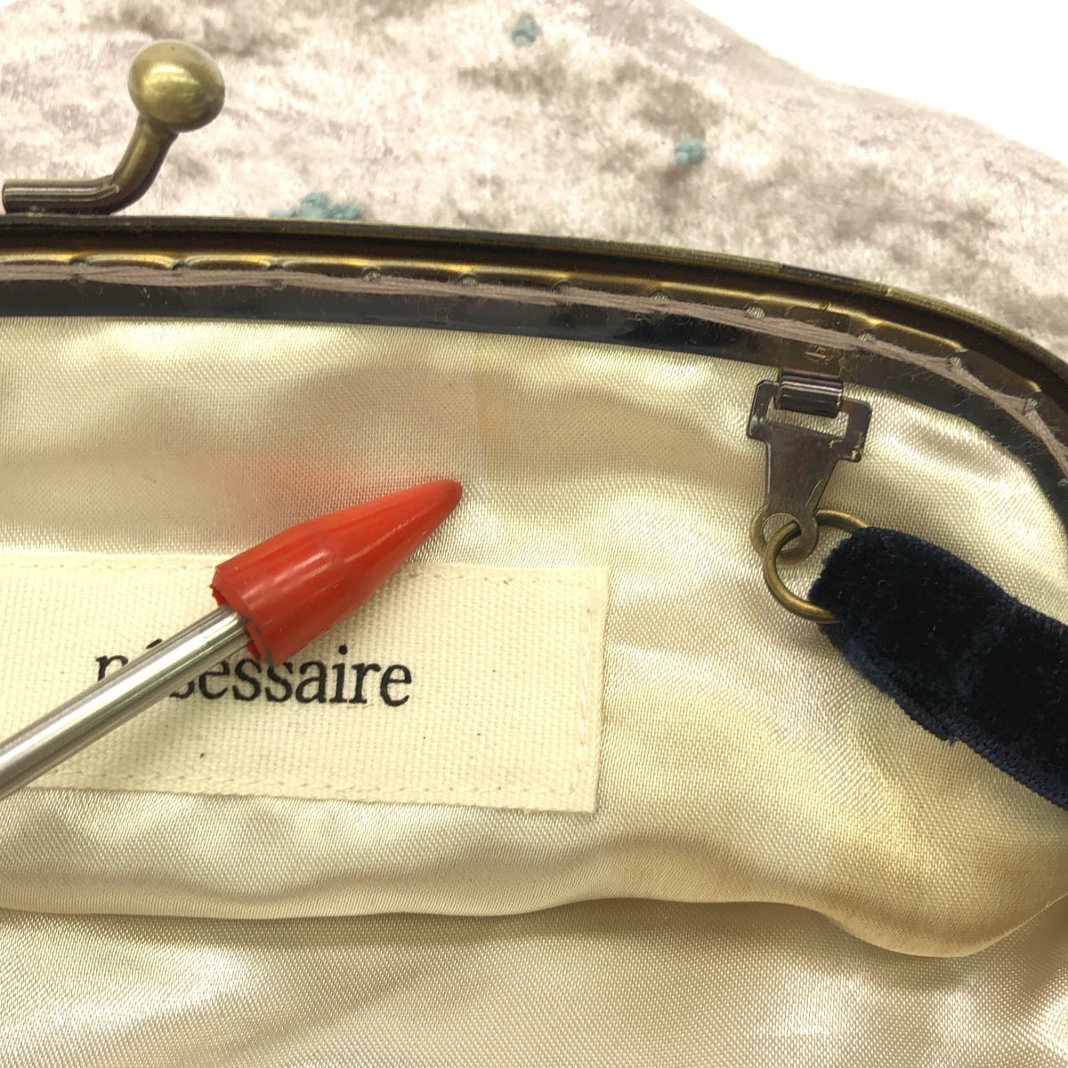 nesessaire / ネセセア | ベロア 刺しゅう がま口 バッグ | グレー | レディース