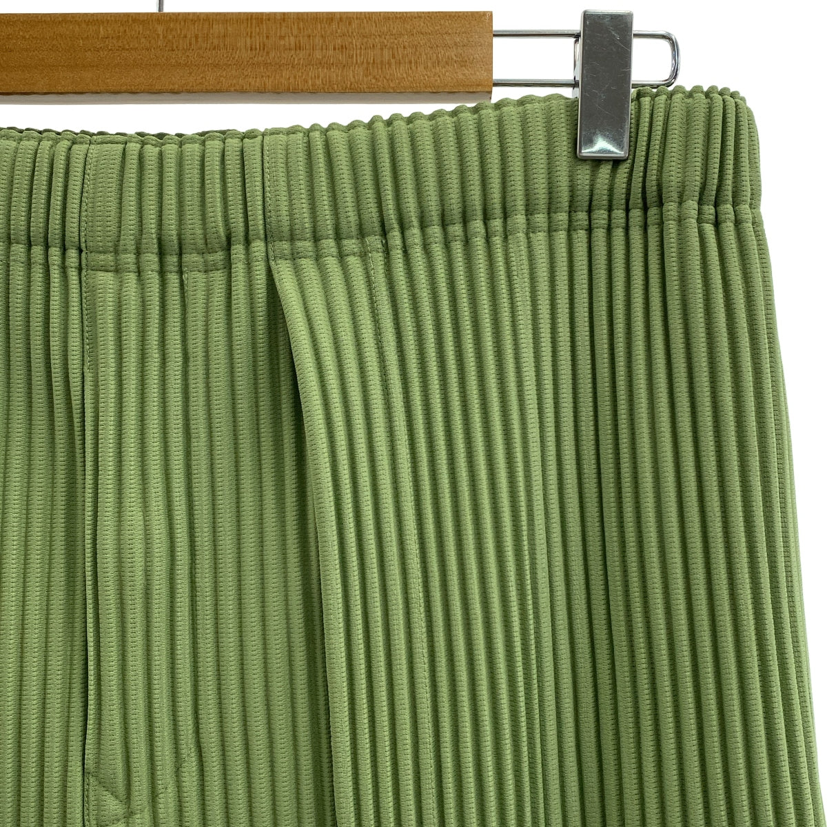 [近乎全新] HOMME PLISSE ISSEY MIYAKE | 2025SS | PLEATS BOTTOMS 1 褲腳按扣百褶褲 | 開心果綠 | 男款