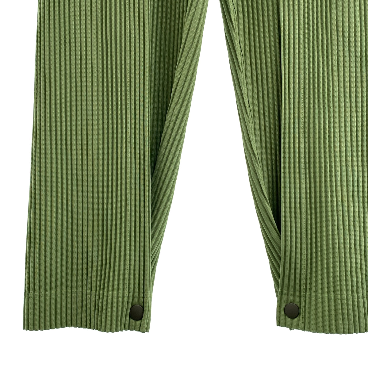[近乎全新] HOMME PLISSE ISSEY MIYAKE | 2025SS | PLEATS BOTTOMS 1 褲腳按扣百褶褲 | 開心果綠 | 男款