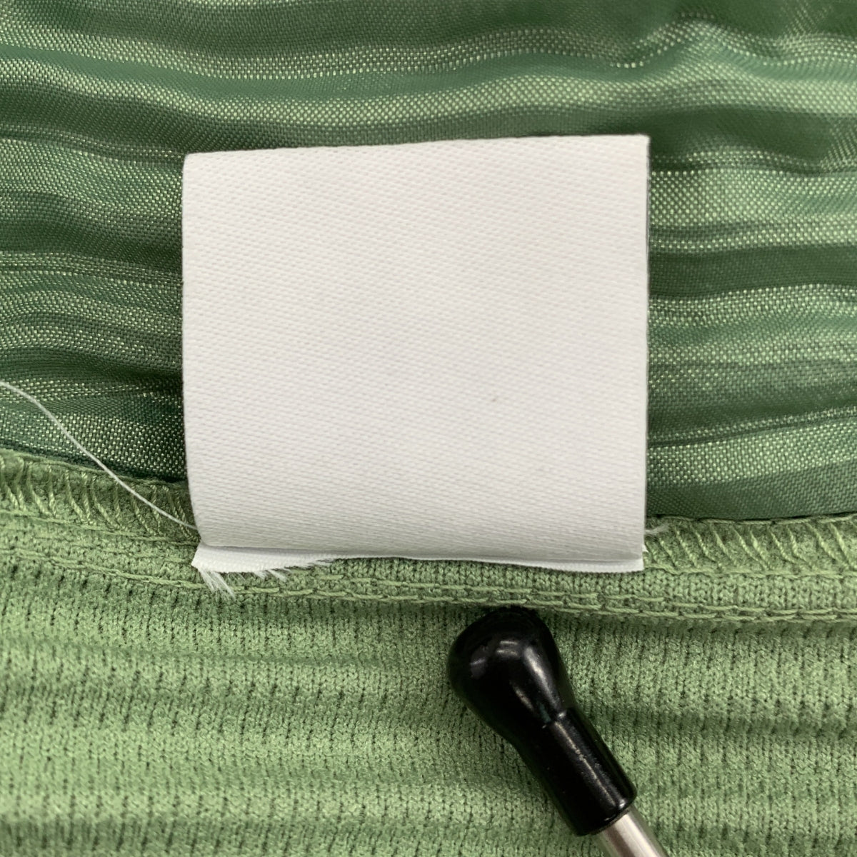 [近乎全新] HOMME PLISSE ISSEY MIYAKE | 2025SS | PLEATS BOTTOMS 1 褲腳按扣百褶褲 | 開心果綠 | 男款