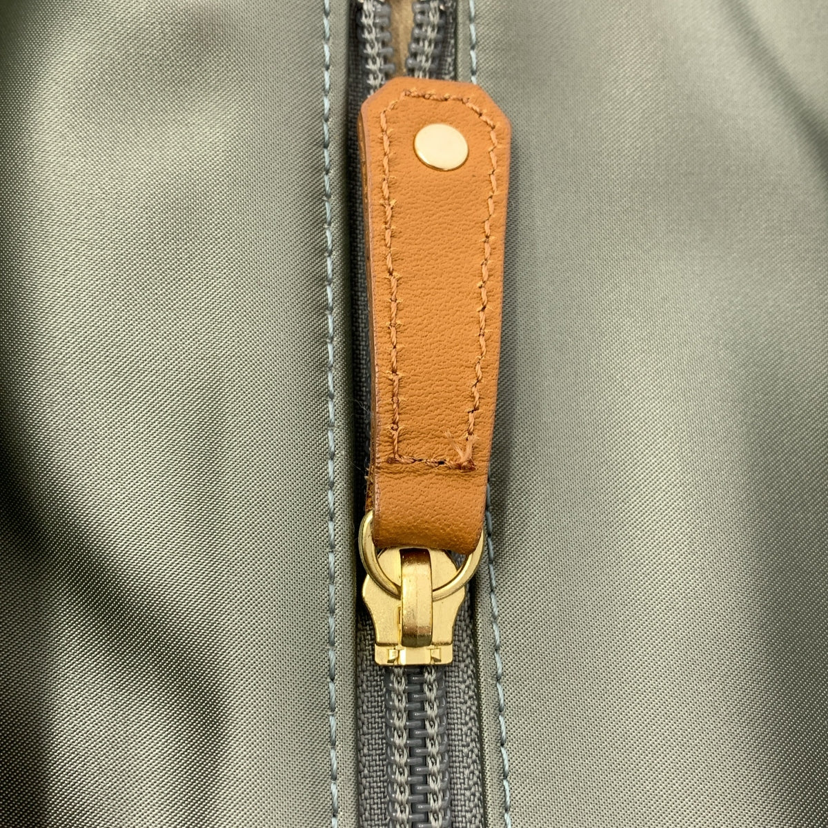 她的日程表 | 帶有標誌的雙向單肩包和 0 秒背包 |