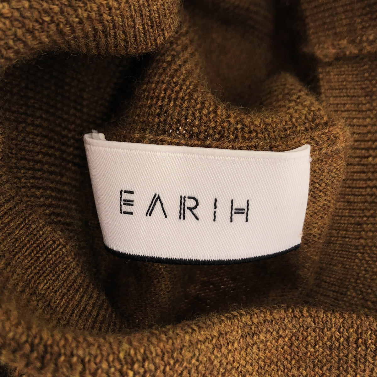 [Good Condition] EARIH | Side Zip Slit Turtleneck Knit Pullover | F | Brown | Women's