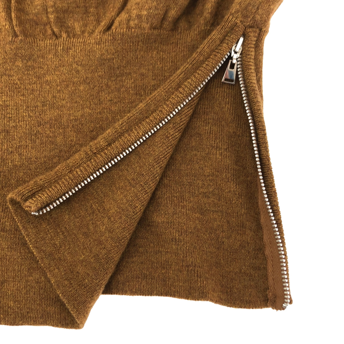 [Good Condition] EARIH | Side Zip Slit Turtleneck Knit Pullover | F | Brown | Women's