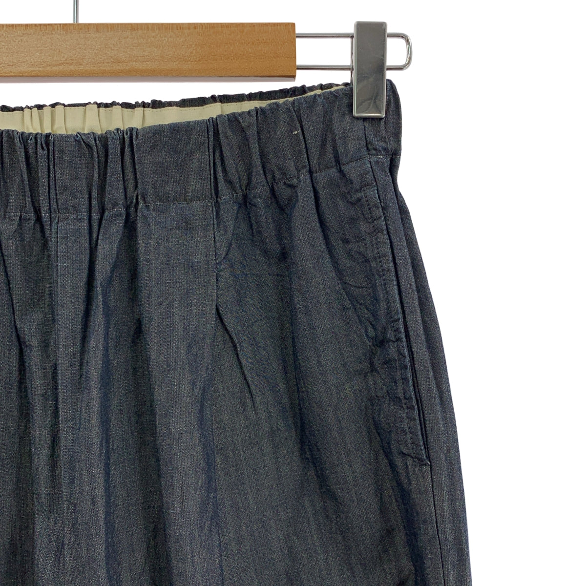 kagure / かぐれ | シャンブレーデニム イージー パンツ | F | インディゴ | レディース