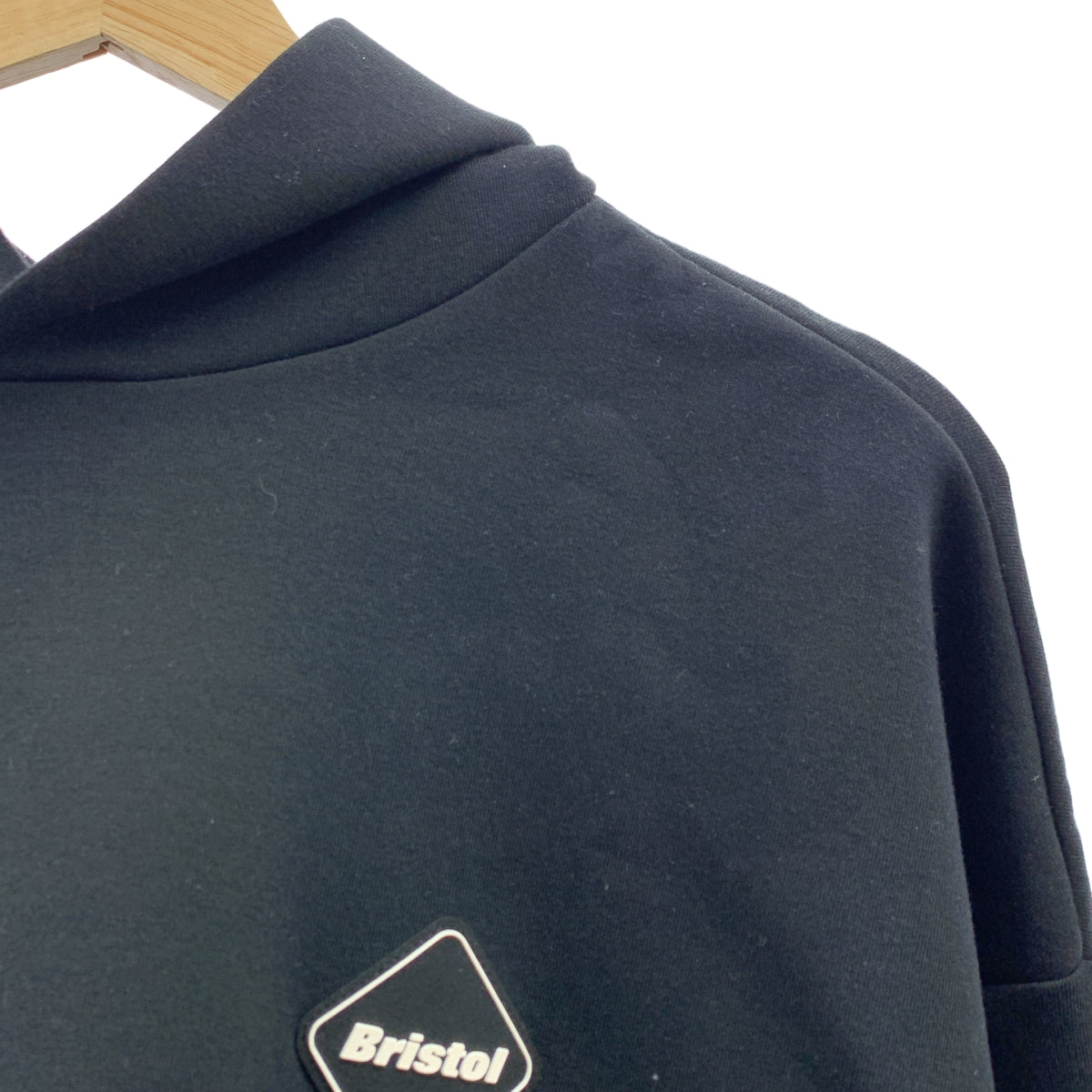 FCRB / FC Real Bristol | 2024 秋冬系列 | x UNDER R 開幕慶典套裝：Tex 運動連帽衫與寬鬆長褲 | L 碼 | 黑色 | 男款