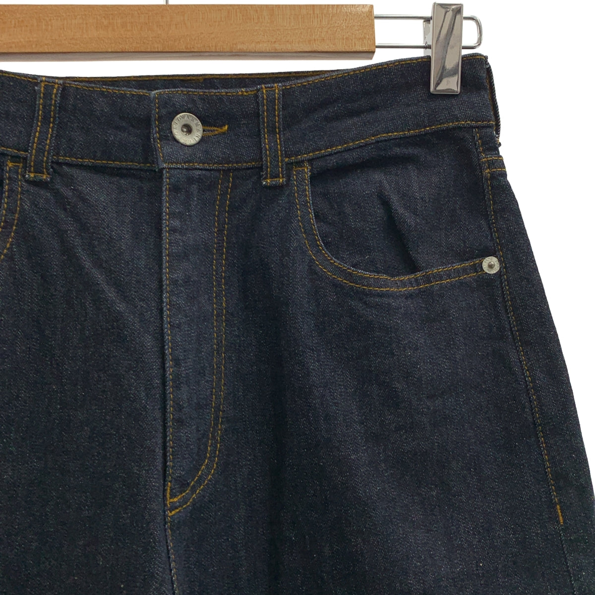 【成色極佳】EMPORIO ARMANI | 深海軍藍皮革標誌貼片牛仔捲邊寬褲 | 尺寸 27 | 靛藍色 | 女款