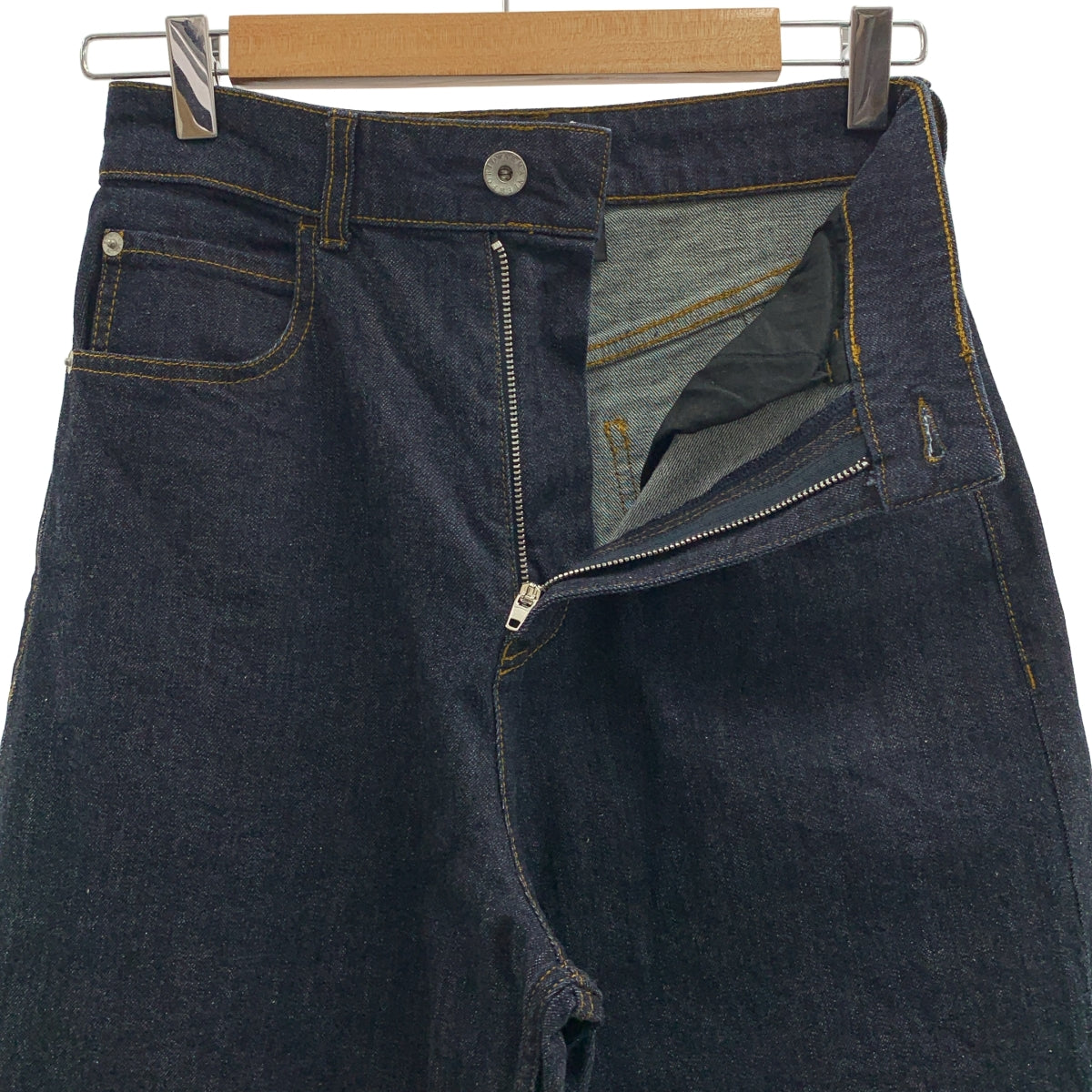 【成色極佳】EMPORIO ARMANI | 深海軍藍皮革標誌貼片牛仔捲邊寬褲 | 尺寸 27 | 靛藍色 | 女款