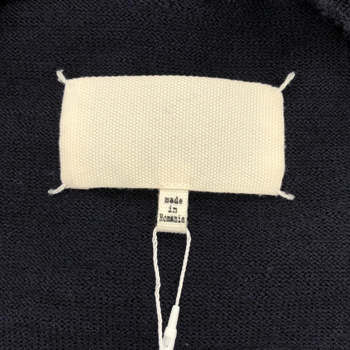 Maison Margiela | 2023 秋冬 | 貓咪刺繡做舊 V 領開襟衫 | 小尺寸 | 女款