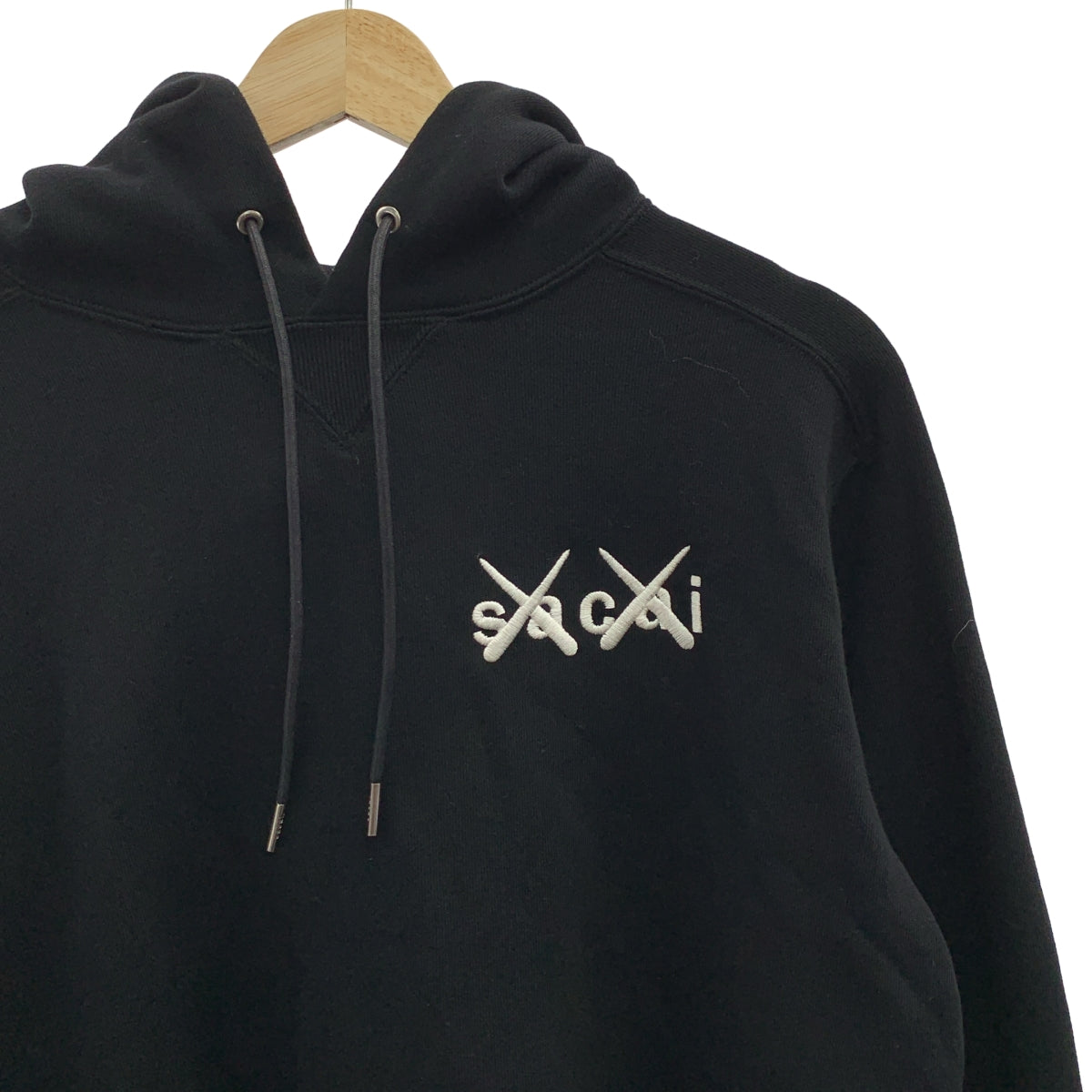 sacai | 2021 春夏系列 | x KAWS 標誌刺繡連帽衫 | 尺寸 2 | 男款