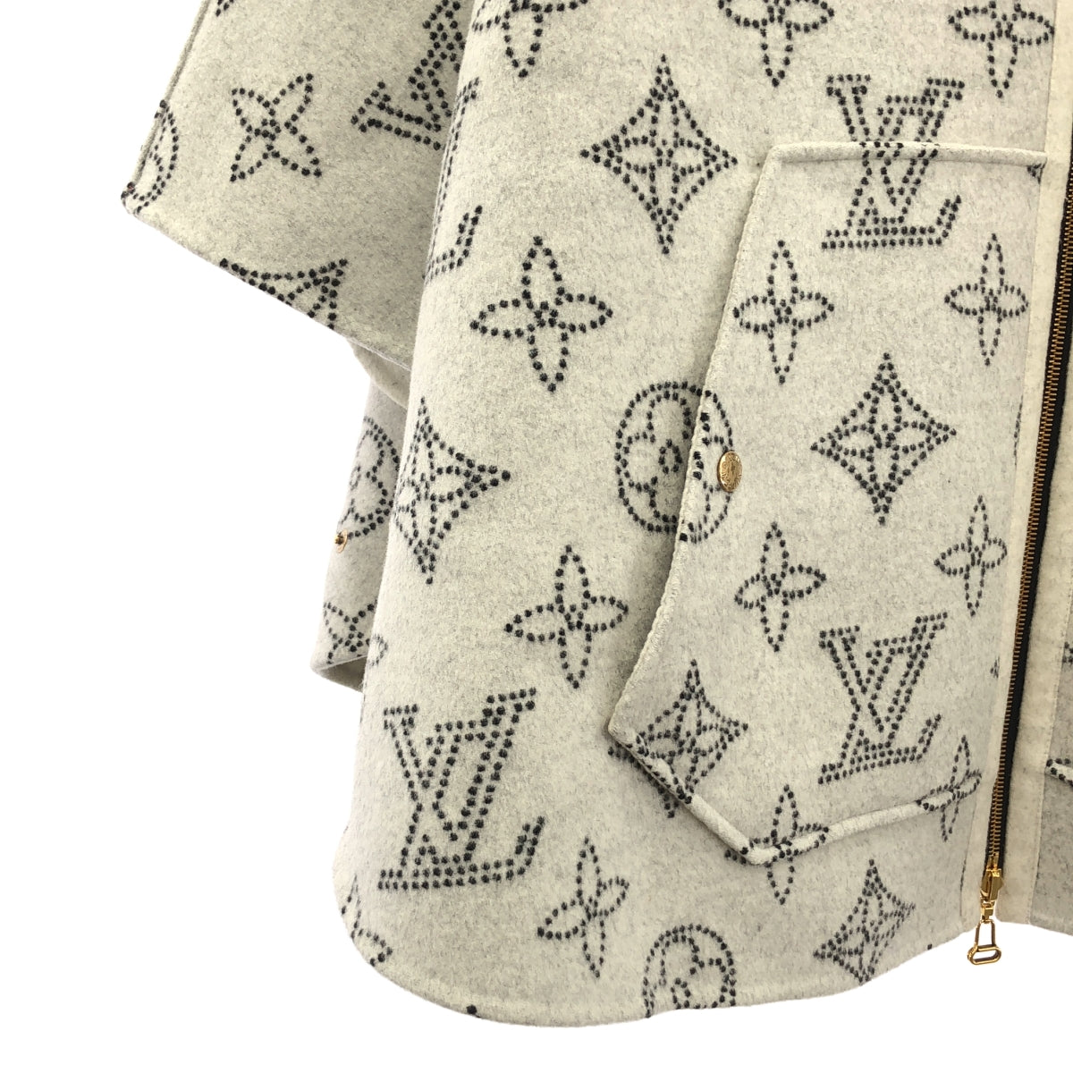 Louis Vuitton | 2023 春夏系列 | 雙面 Mahina 字母連帽斗篷大衣 | TU |