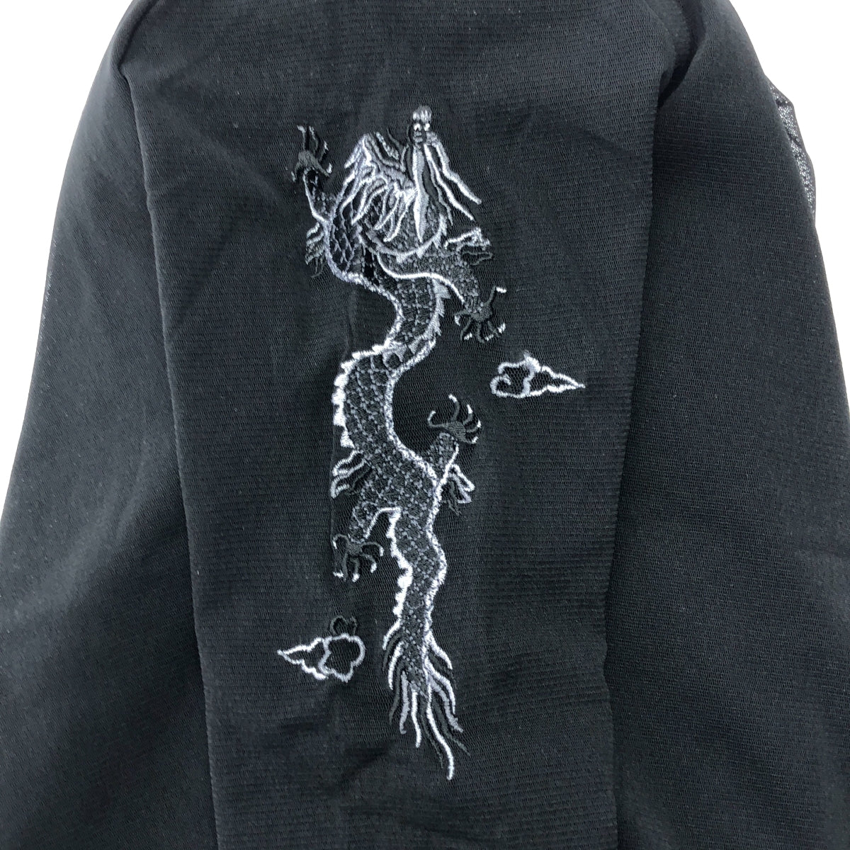 VIVIENNE TAM / ヴィヴィアンタム | ビジュー装飾 ドラゴン エンブロイダリー ジップ フーディ | 0 | ブラック | レディース