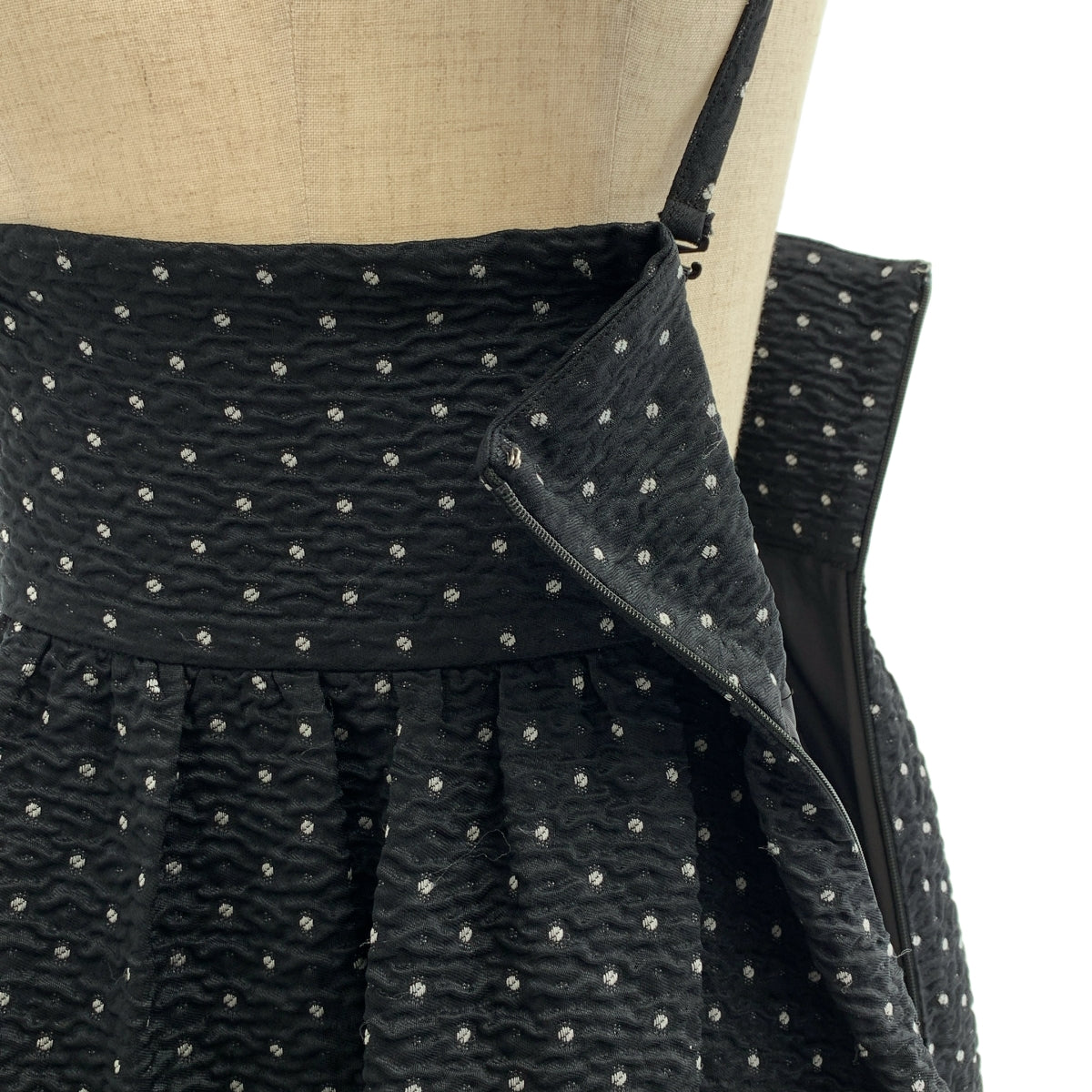 Bluelea / 불레아 | Dot Jacquard suspenders skirt 자카드 멜빵 스커트 | S | 여성