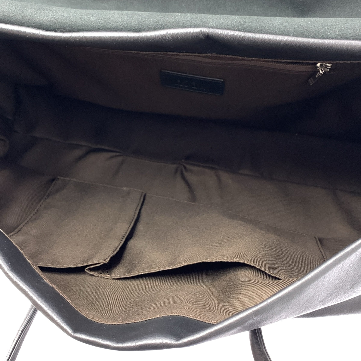 [狀況極佳] Hoaw。皮革翻蓋波士頓包 | 黑色 | 女款