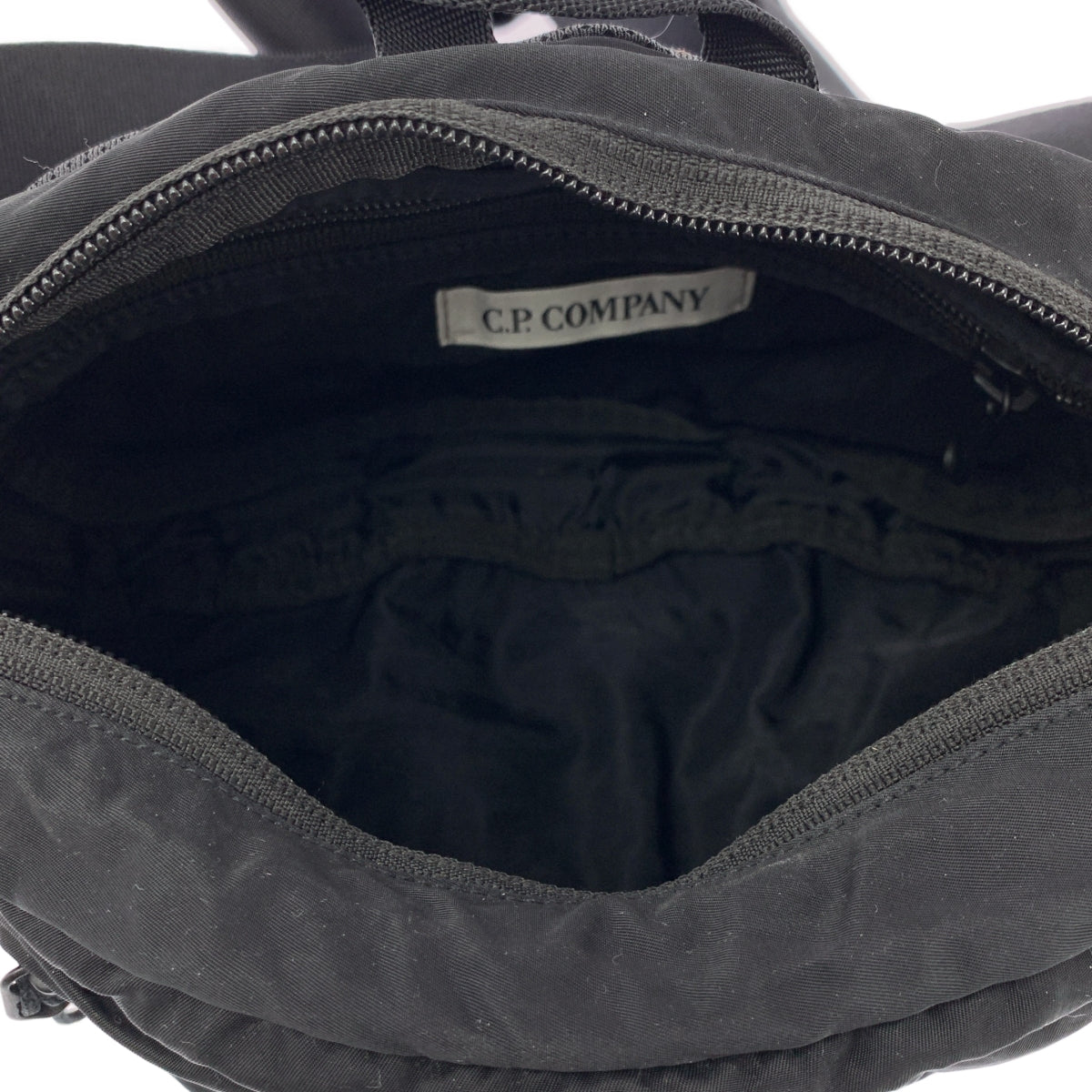 CP COMPANY / 씨피 컴퍼니 | NYLON B CROSSBODY PACK 바디팩 가방 |