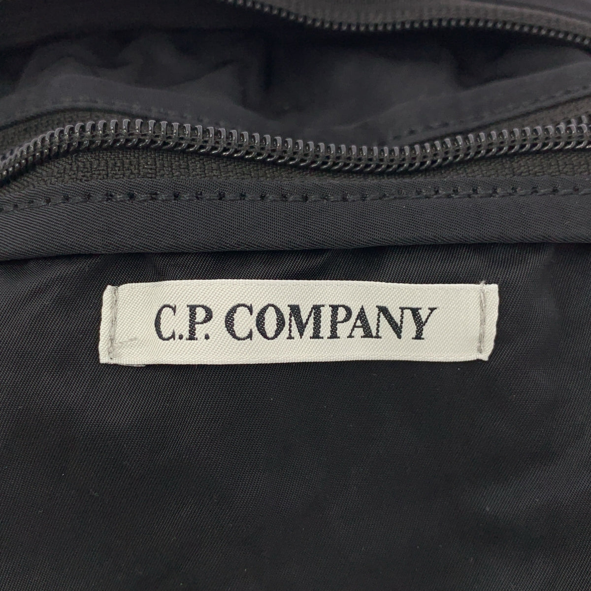 CP COMPANY / 씨피 컴퍼니 | NYLON B CROSSBODY PACK 바디팩 가방 |