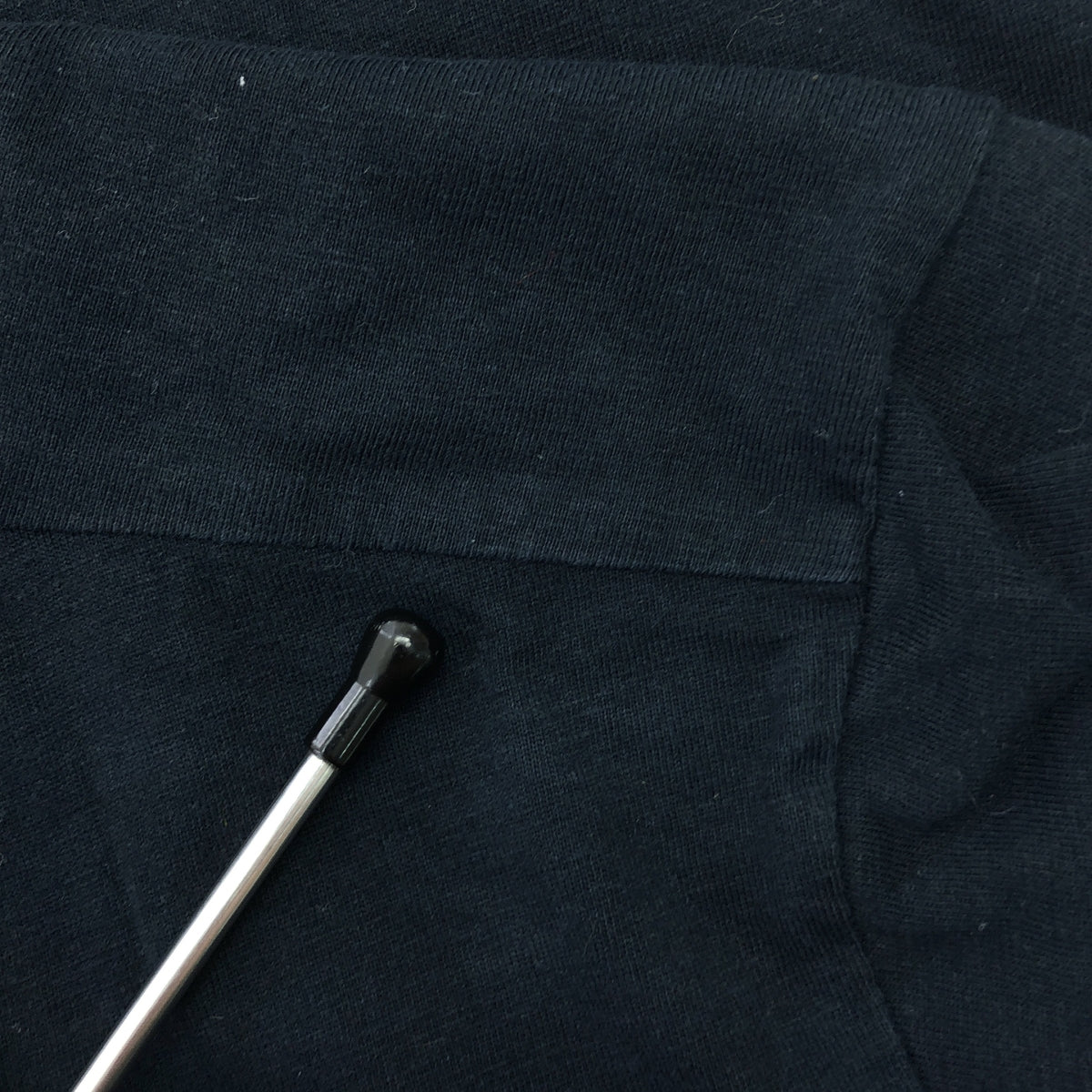 COMME des GARÇONS | 艾薇薇標誌印花圓領上衣 | S尺寸 | 黑色 | 女款