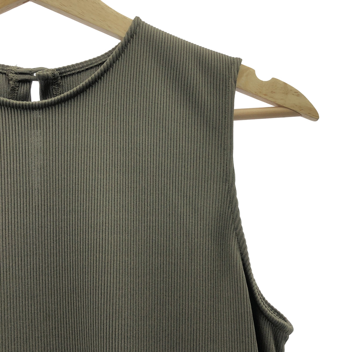 第三期雜誌 | [Marisol 獨家] 涼爽觸感後開衩連身裙 | 2 | 女裝