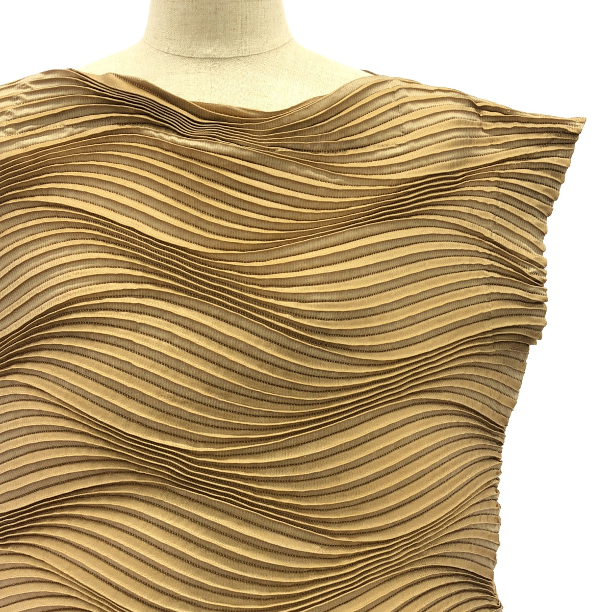 ISSEY MIYAKE | 3D Pleated Stretch Sleeveless Top | 2 | Women's