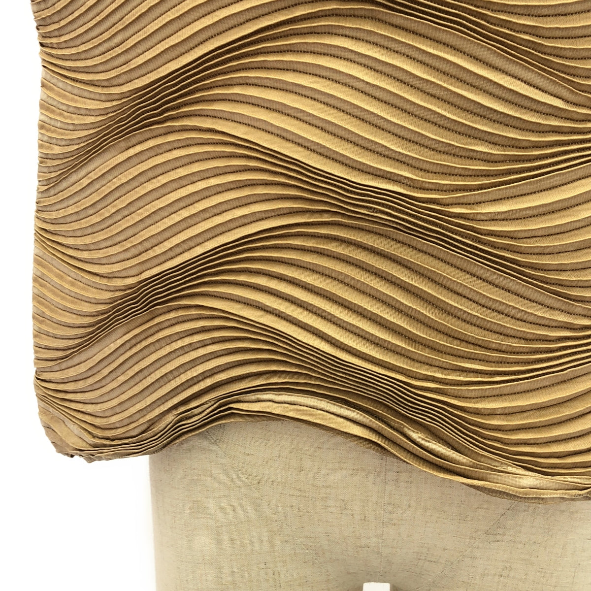 ISSEY MIYAKE | 3D Pleated Stretch Sleeveless Top | 2 | Women's