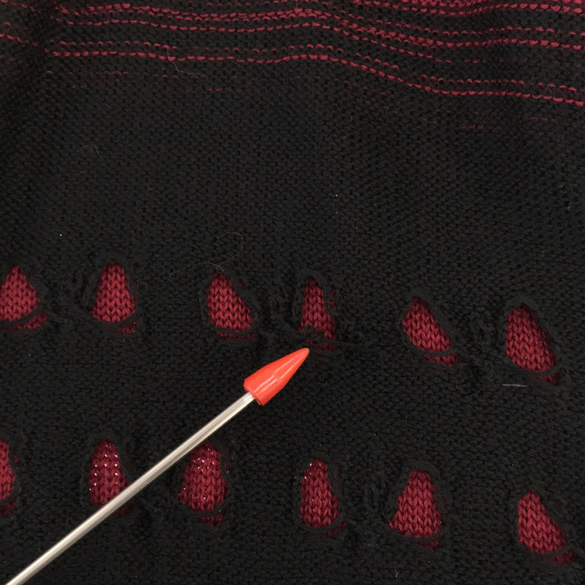 meagratia / メアグラーティア | 2023AW | Knit P/O⁡ ダメージ加工 レイヤード ジャガード ニット | 2 | ブラック / バーガンディー | メンズ