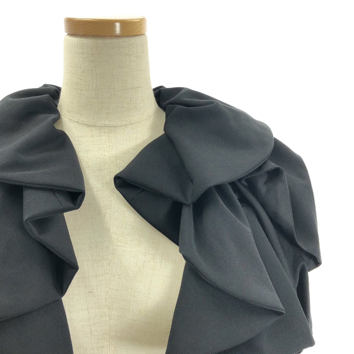 [狀況良好] COMME des GARÇONS | 2023 春夏 |羊毛荷葉邊短上衣 | S 號 |黑色|女性的