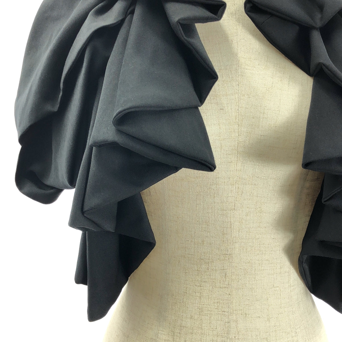 [狀況良好] COMME des GARÇONS | 2023 春夏 |羊毛荷葉邊短上衣 | S 號 |黑色|女性的