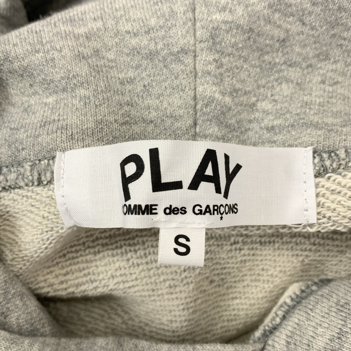 【미품】 PLAY COMME des GARCONS / 플레이 콤 데 갤슨 | AD2023 / 9 | 하트로고 패치 후디 | S | 그레이 | 여성