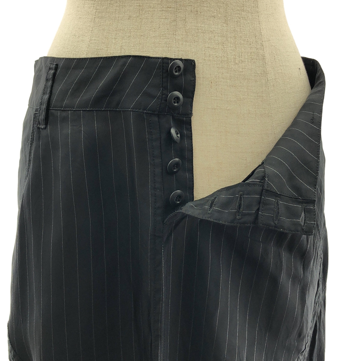 mukcyen / 무샨 | 2025SS | ST LINING SKIRT 스트라이프 슬릿 스커트 | 00 |