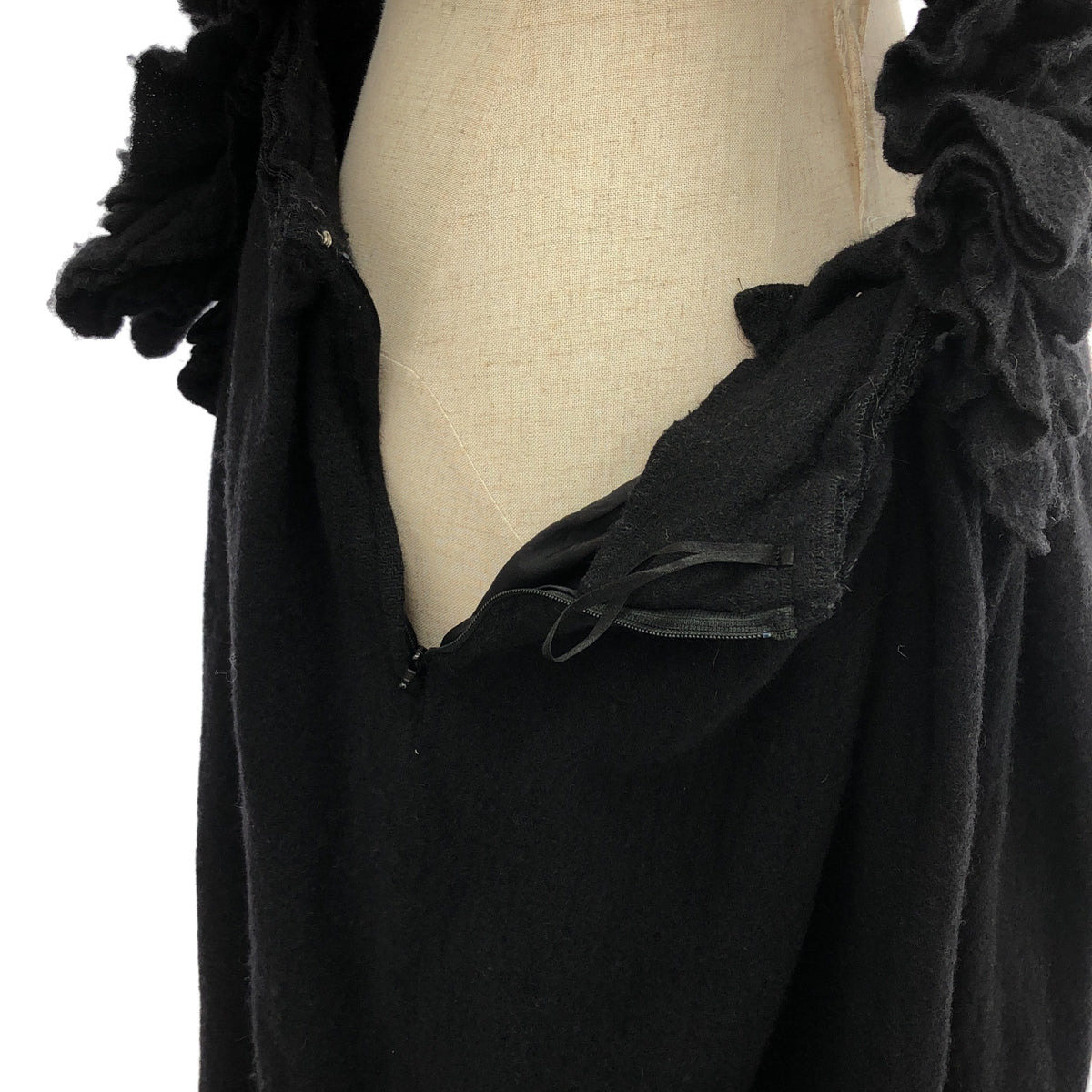 COMME des GARCONS | 2022 秋冬 | 羊毛荷葉邊毛衣裙 | M 碼 | 黑色 | 女款