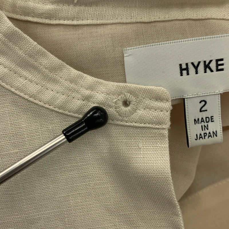 HYKE / 하이크 | 2021AW | 로고 버튼 백 셔링 밴드 칼라 롱 셔츠 블라우스 | 2 | 여성