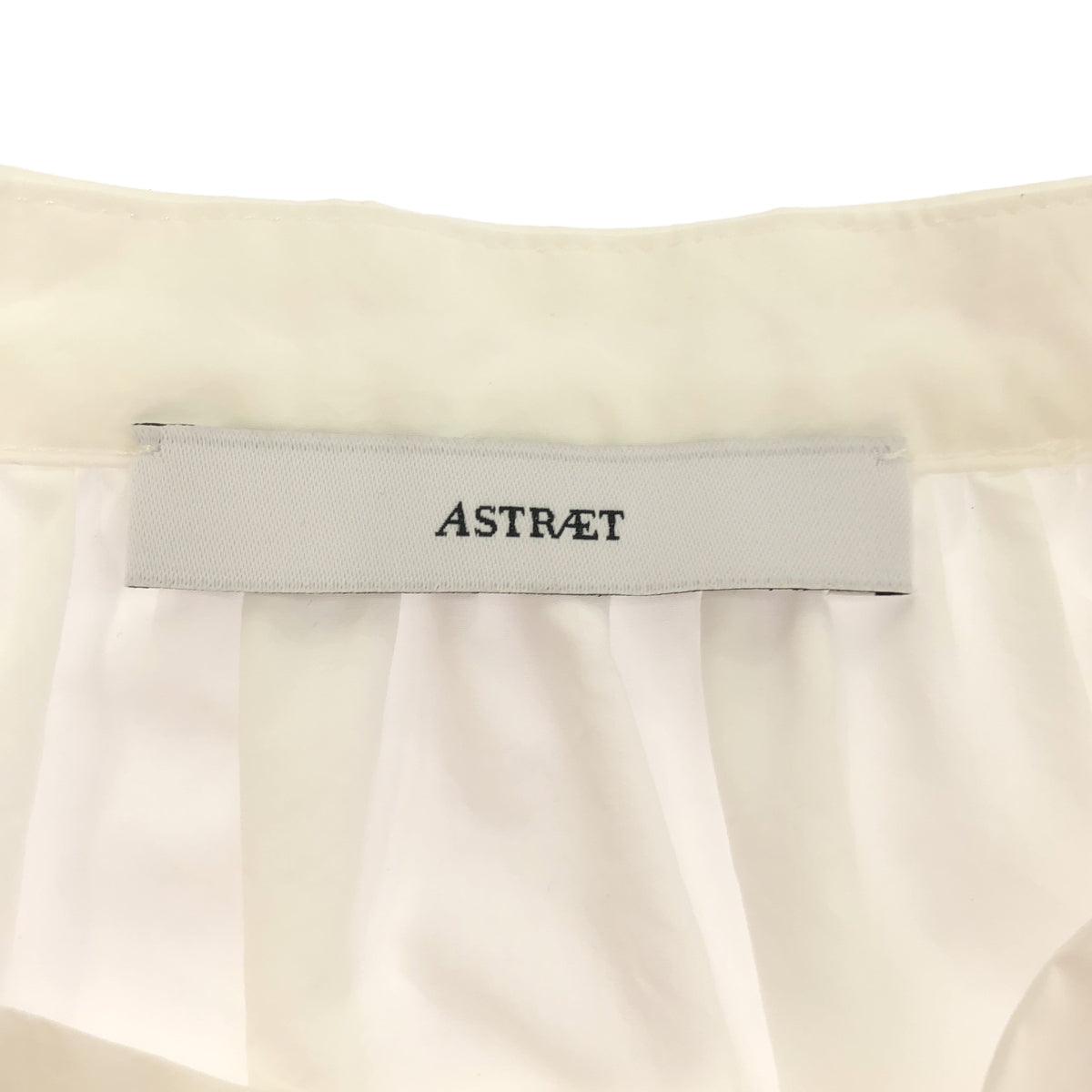 ASTRAET / アストラット | バンドカラー ギャザー スリーブレス ブラウス | ホワイト | レディース